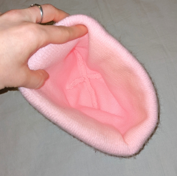 Pooh Bear Disney pink embroidered beanie hat - Picture 4 of 4